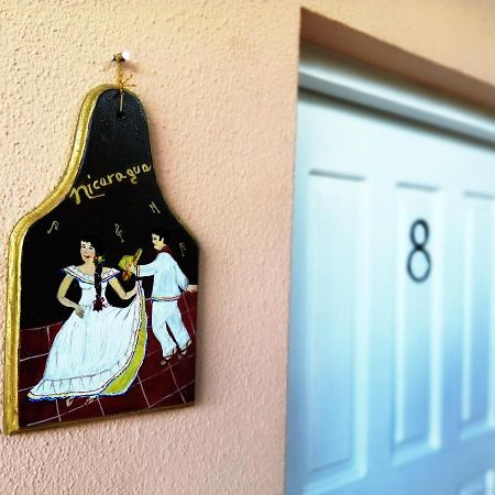 Hostal Mariella เอสเตลิ ภายนอก รูปภาพ